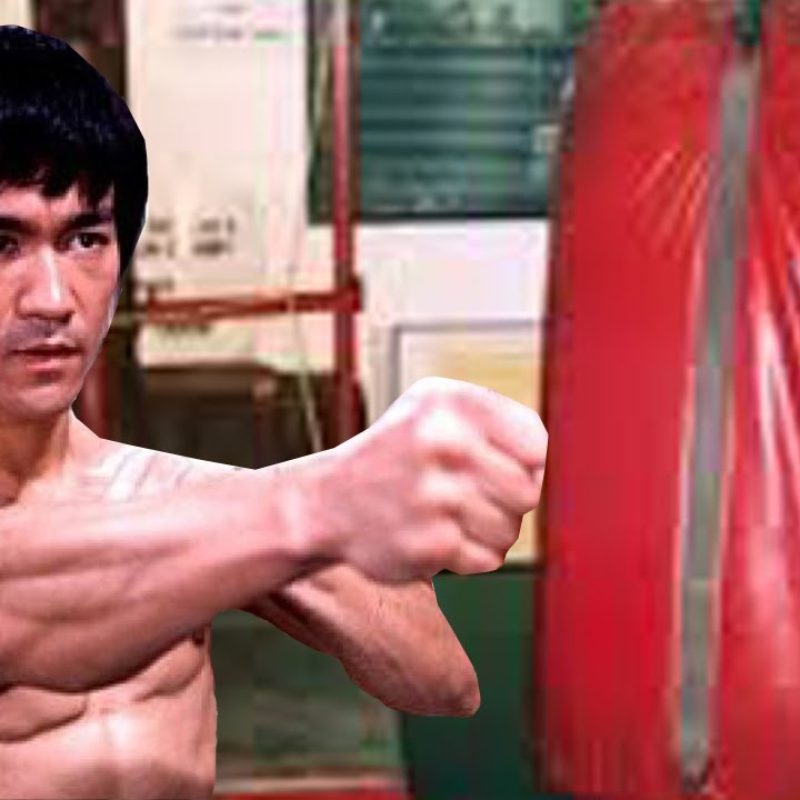 Bruce Lee Kicks a 700 Lbs Boxing Bag